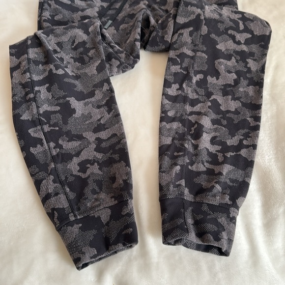 Lululemon Camo Ready to Rulu Joggers 6 - Picture 5 of 9